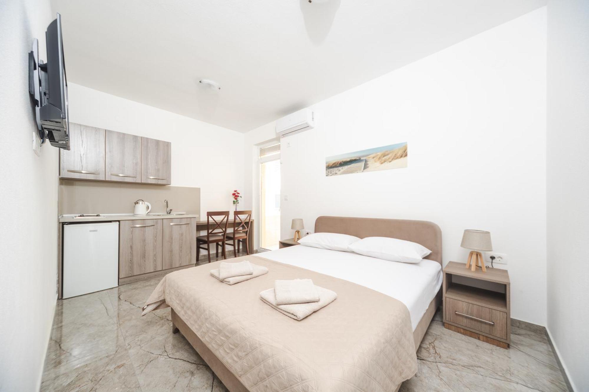 Apartmani Agape Petrovac Buitenkant foto
