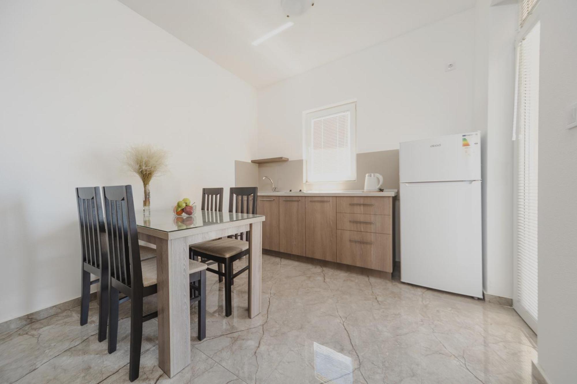 Apartmani Agape Petrovac Buitenkant foto