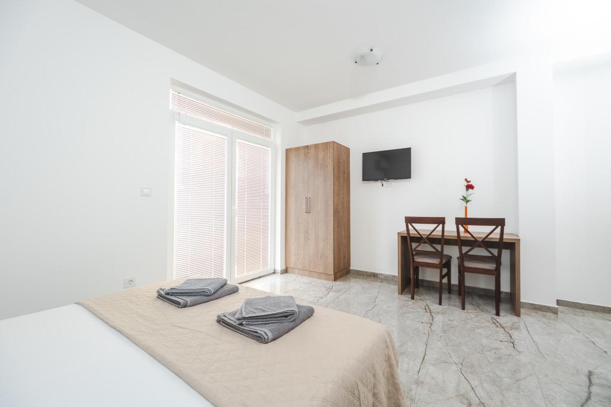 Apartmani Agape Petrovac Buitenkant foto