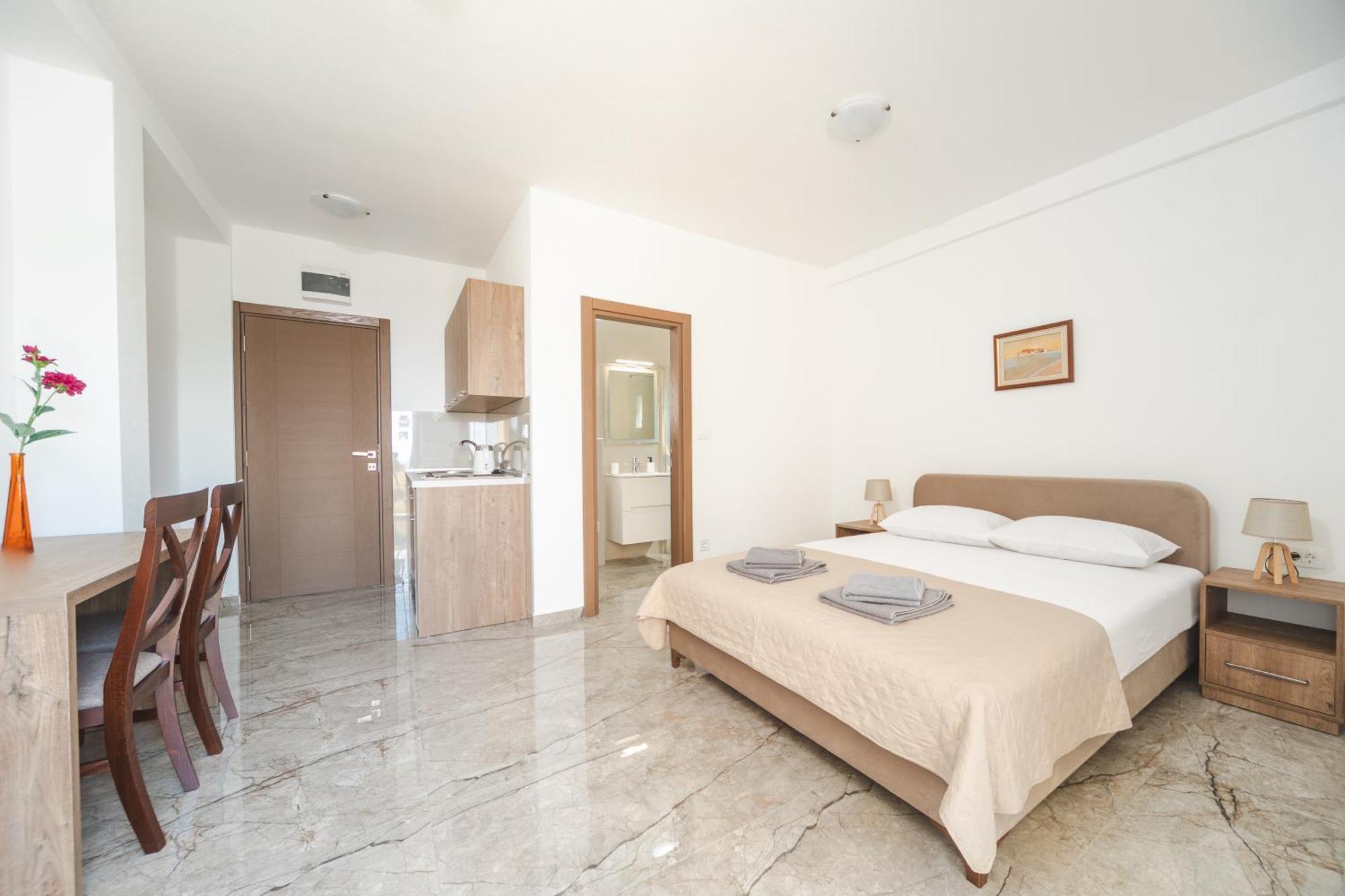 Apartmani Agape Petrovac Buitenkant foto