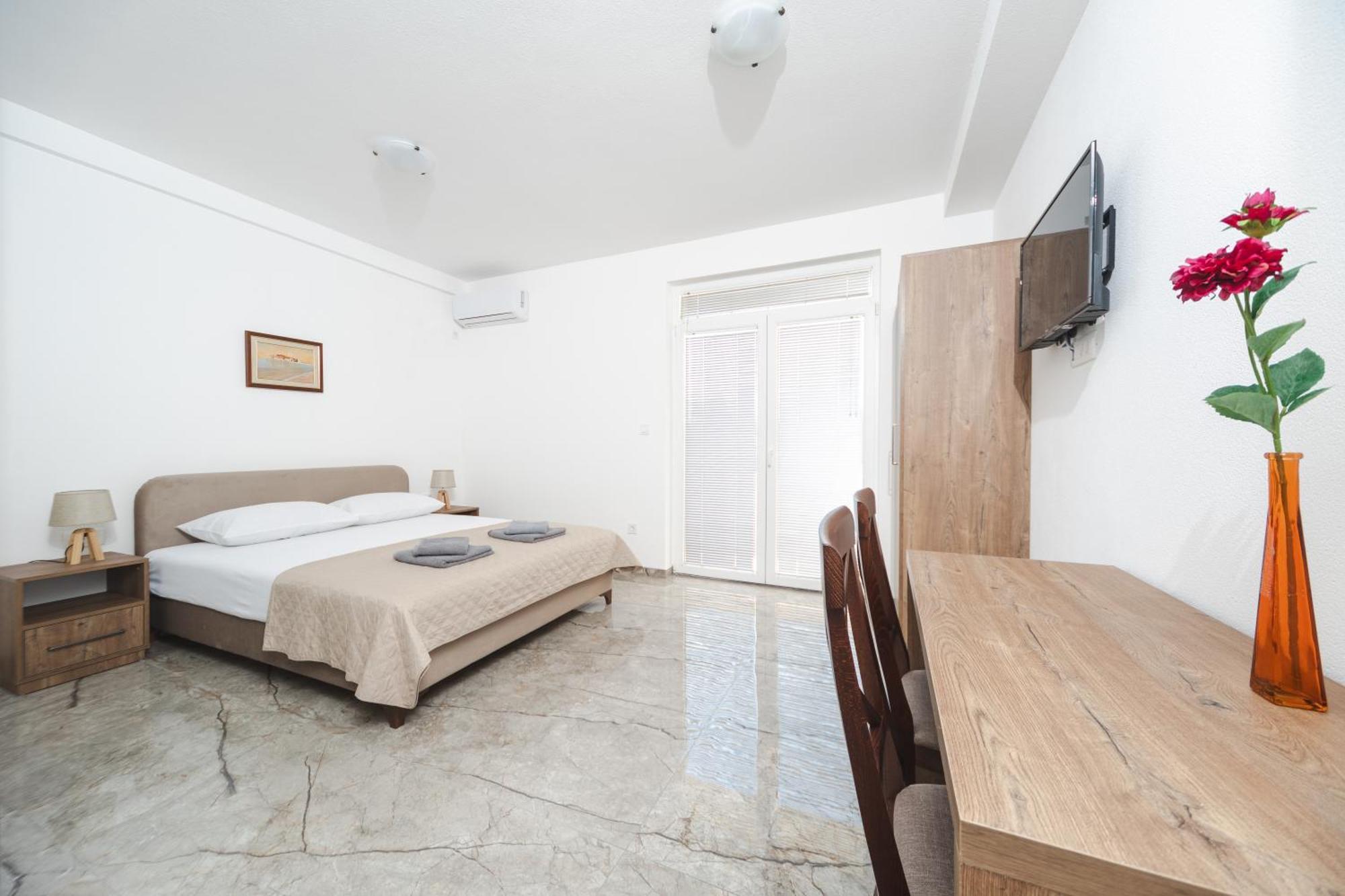 Apartmani Agape Petrovac Buitenkant foto