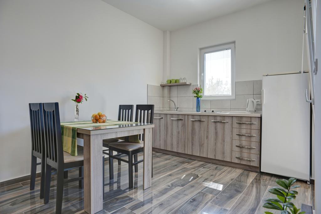 Apartmani Agape Petrovac Buitenkant foto