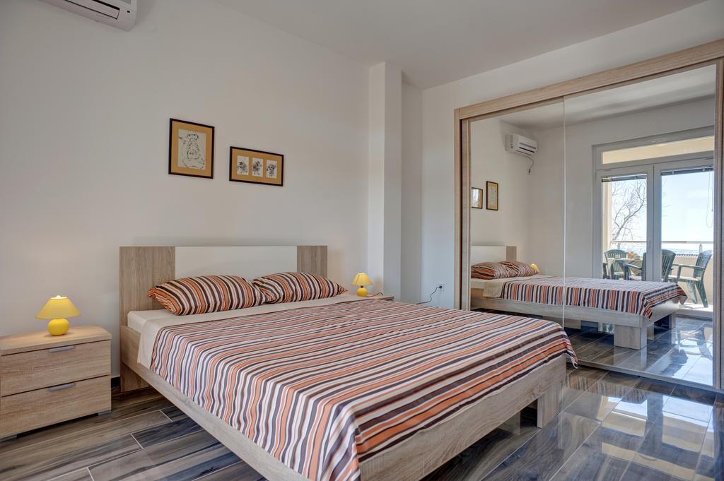 Apartmani Agape Petrovac Buitenkant foto