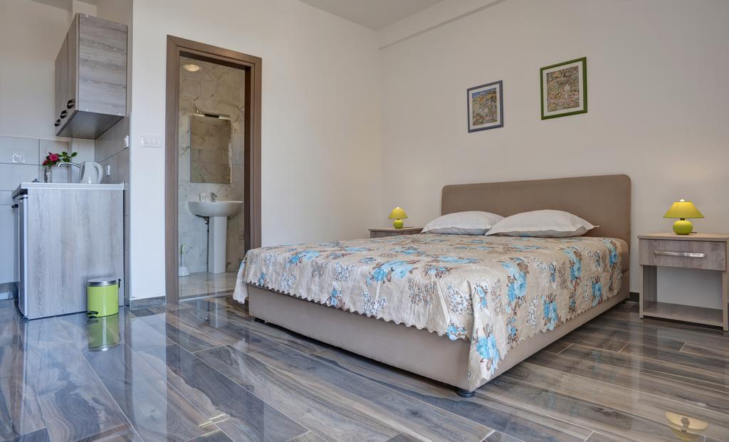 Apartmani Agape Petrovac Buitenkant foto