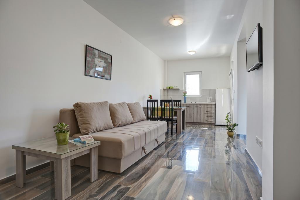Apartmani Agape Petrovac Buitenkant foto