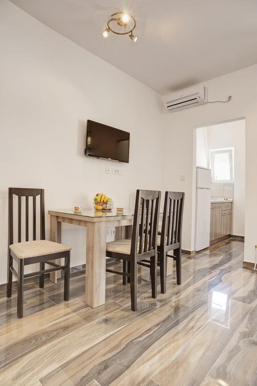 Apartmani Agape Petrovac Buitenkant foto