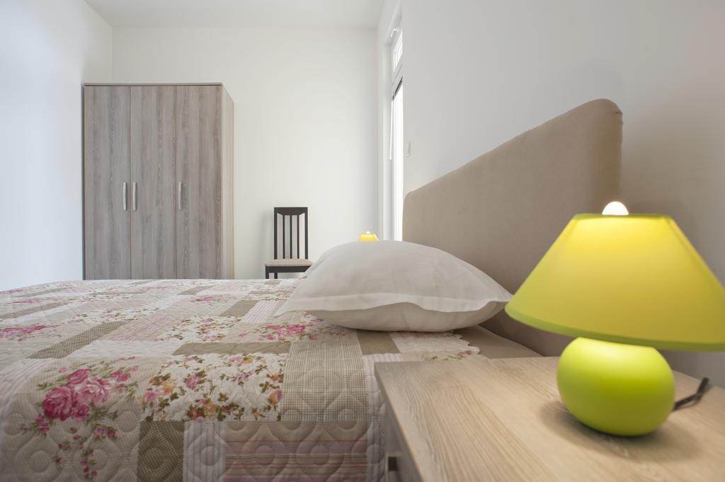 Apartmani Agape Petrovac Buitenkant foto