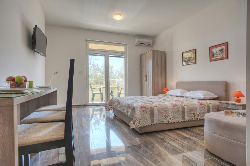 Apartmani Agape Petrovac Buitenkant foto