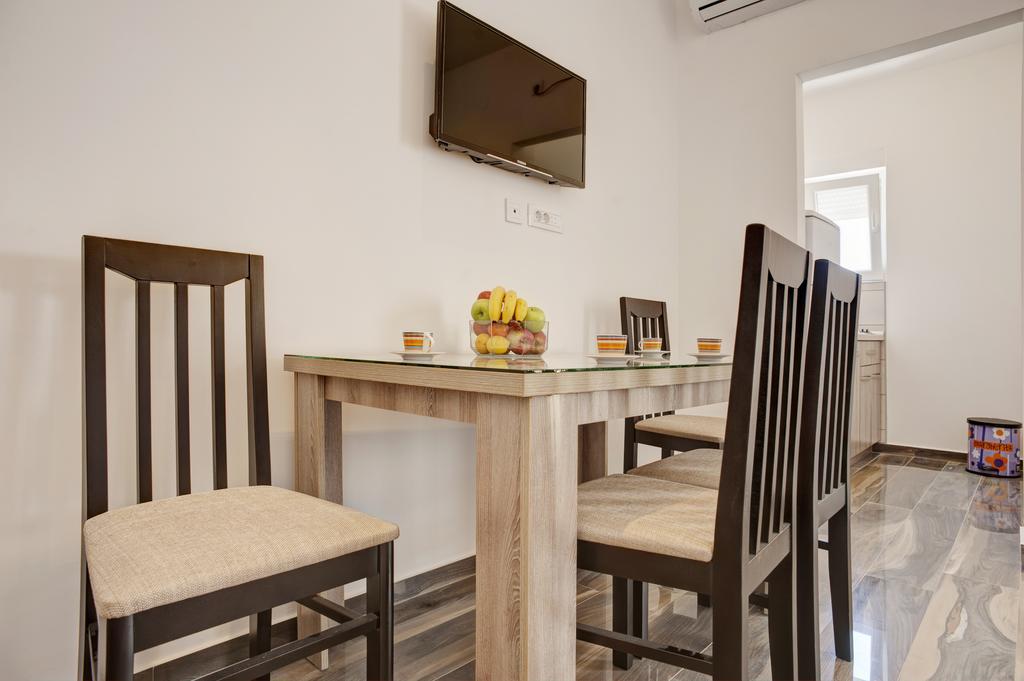 Apartmani Agape Petrovac Buitenkant foto