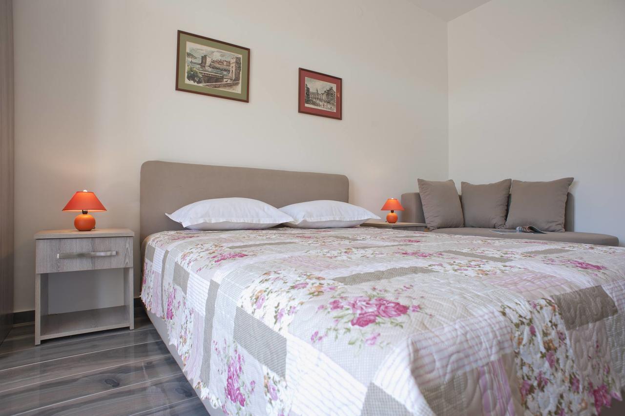Apartmani Agape Petrovac Buitenkant foto