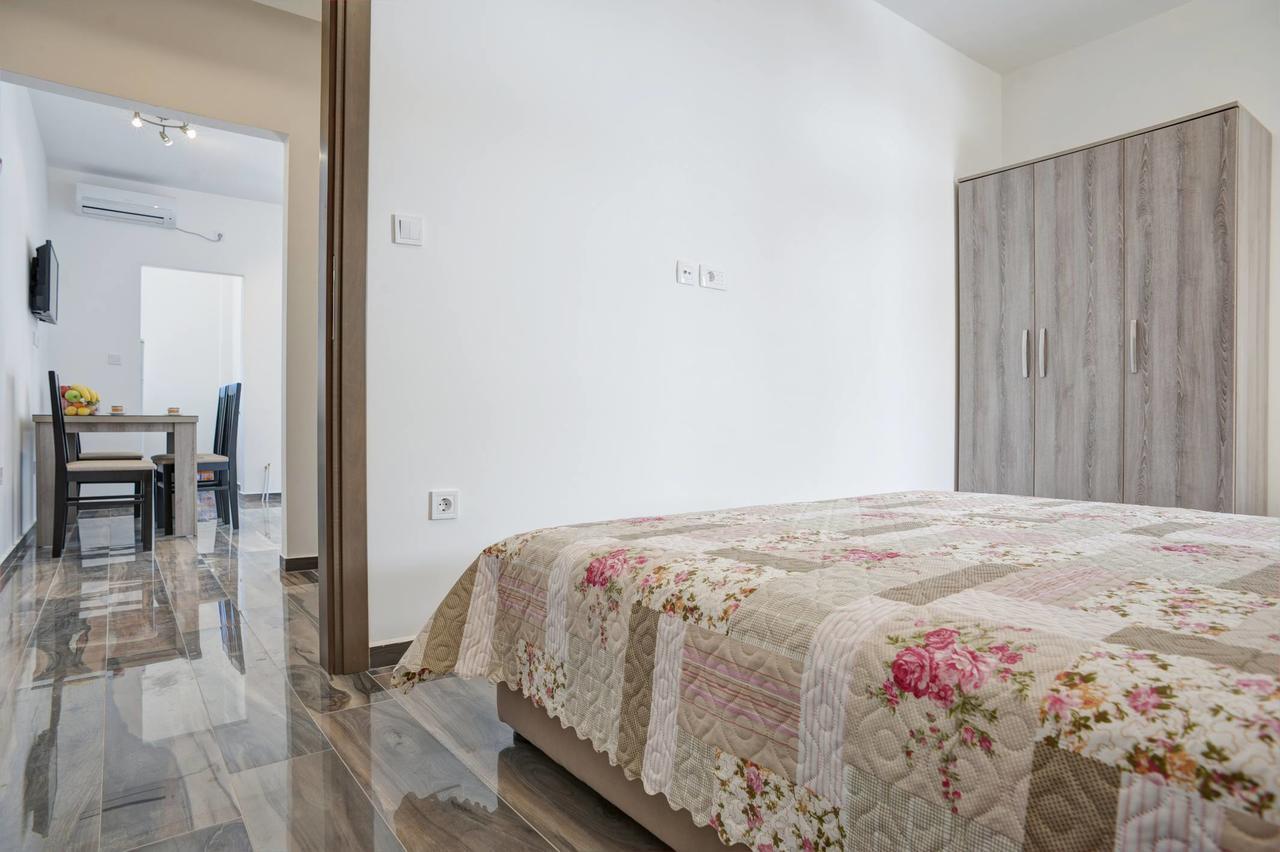 Apartmani Agape Petrovac Buitenkant foto