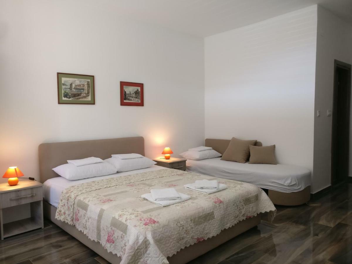 Apartmani Agape Petrovac Buitenkant foto